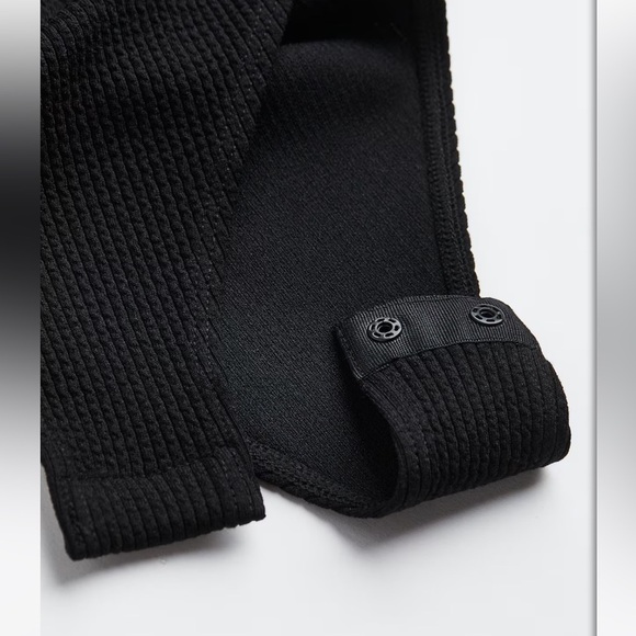 💕3/$25💕 H&M RIBBED JERSEY BODYSUIT - Picture 3 of 7